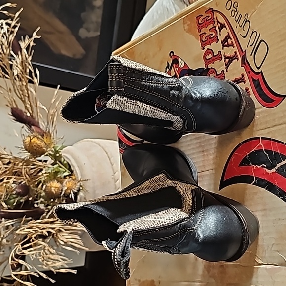 Sending out best offer I can 😍Gorgeous Old Gringo Boots - Picture 3 of 8